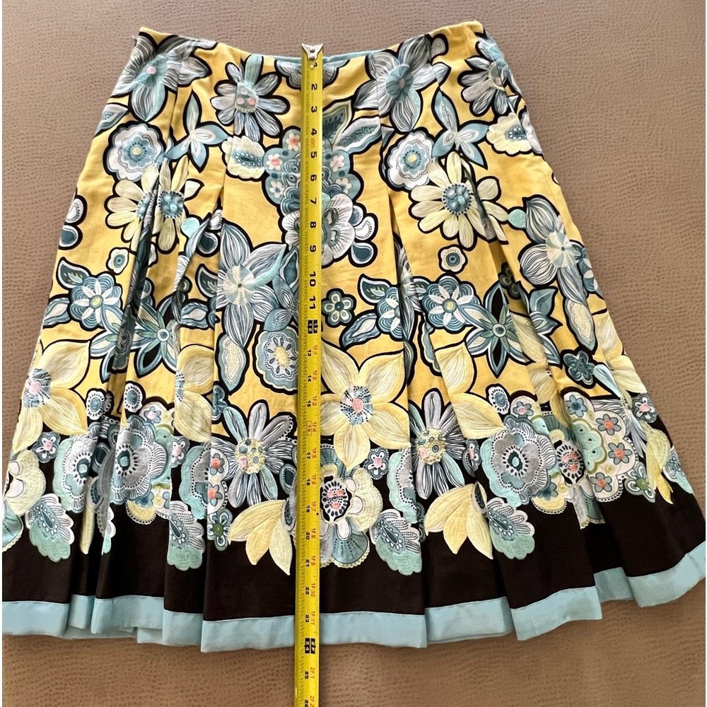 Carlisle embroiled skirt, size 6 - Picture 5 of 7